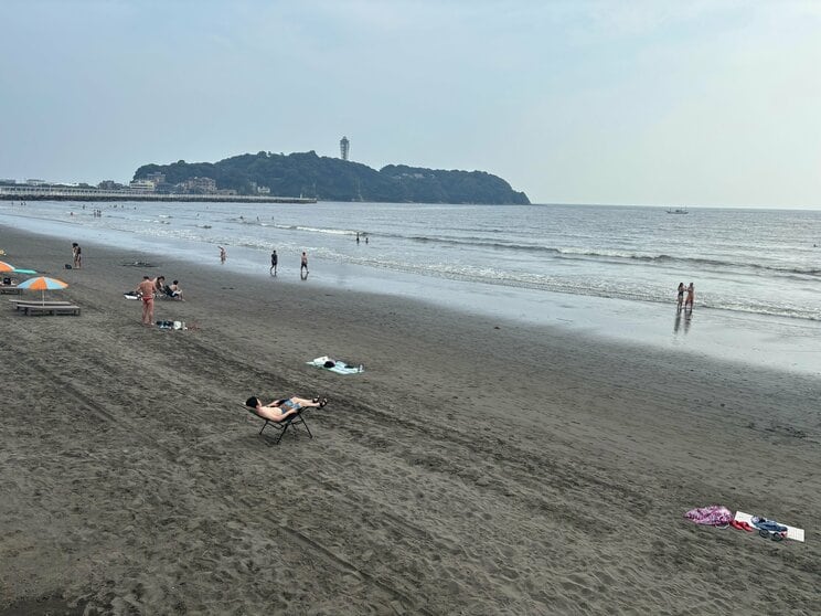平日の昼にしても客足は少なかった