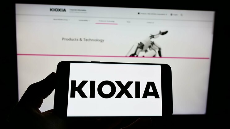 過去最高益を更新したにもかかわらず、わずか1カ月余りで株価が約7割も下落したキオクシア