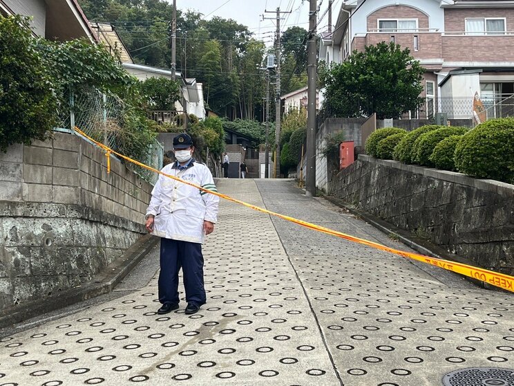 規制線が張られた横浜の犯行現場（撮影／集英社オンライン）
