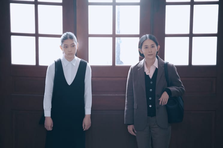 杏菜（左）の母を演じた河井青葉（右）©2025 BITTERS END/CHIAROSCURO