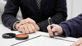 大学一年生は“魅力的なカモ”⁉ 「成人年齢引き下げ」に悪徳業者たちが高笑いな理由