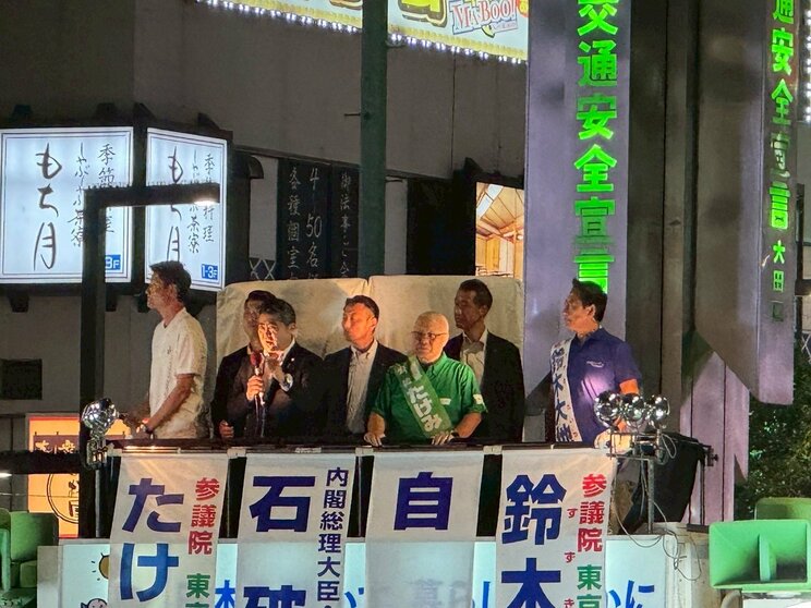 JR蒲田駅西口広場。演説をする木原誠二氏。21日、選挙対策委員長の辞任を表明した