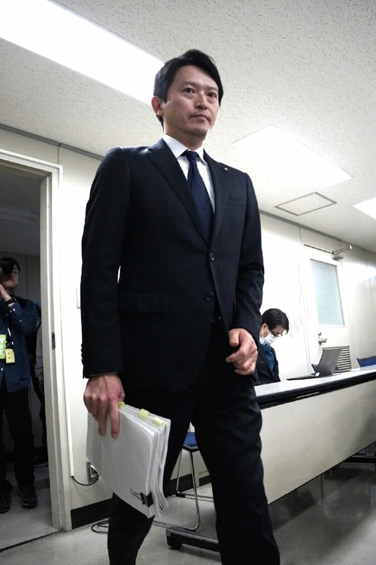 3月26日、記者会見に臨む斎藤元彦知事（撮影／集英社オンライン）