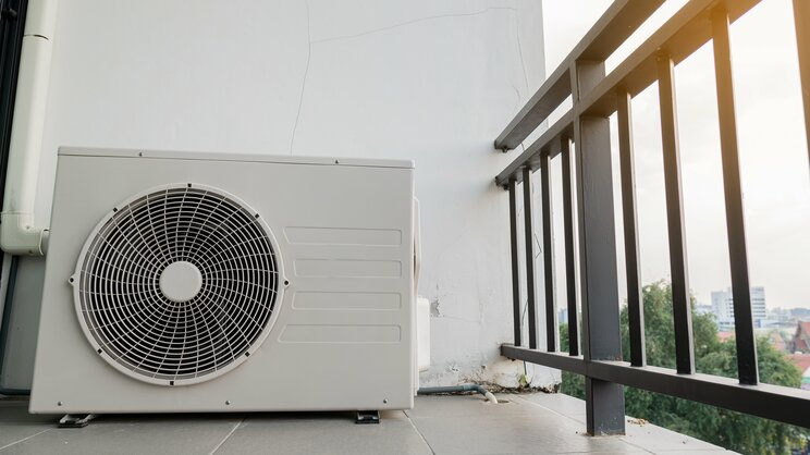 エアコンの室外機　※画像はイメージです（写真／Shutterstock）