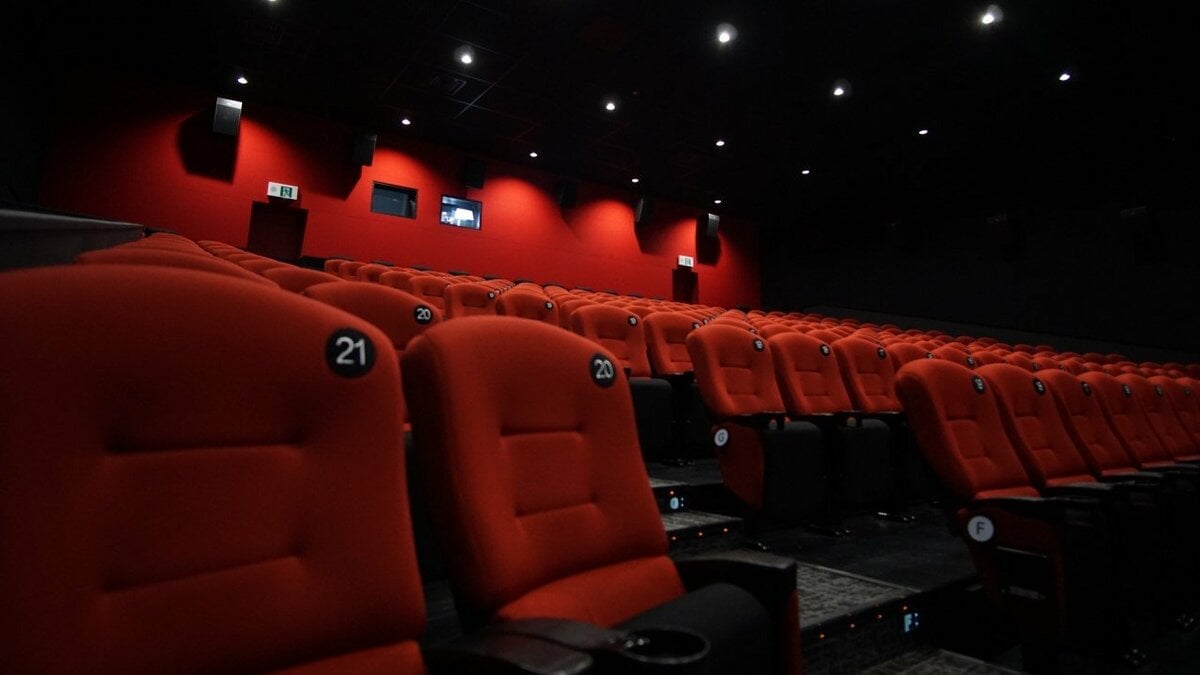 映画料金2000円時代突入。実は33年でわずか400円の値上げ幅、それでも