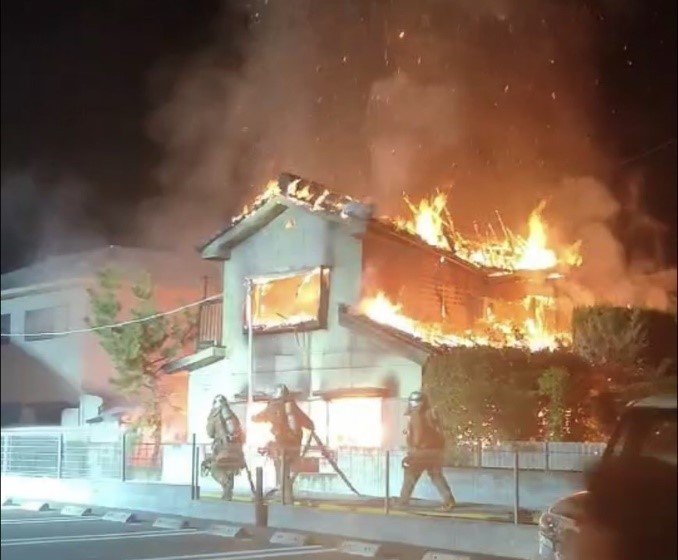 全焼した被害者の自宅（近隣住民提供）