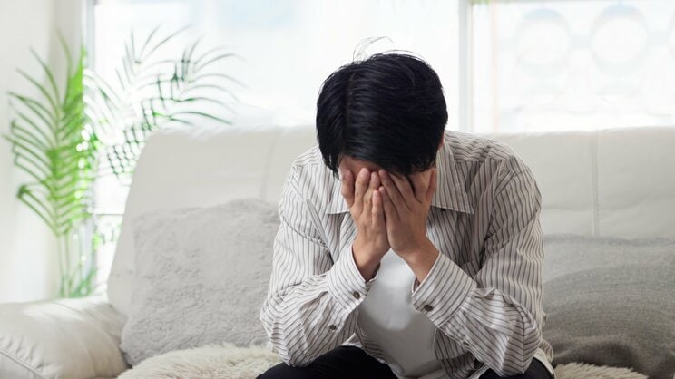 仕事がうまくいかずうつ病になった夫（写真／shutterstock）