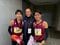2025年2月の香川丸亀国際ハーフマラソンのレース後、宮岡凜太（26年卒）、花田監督、工藤慎作