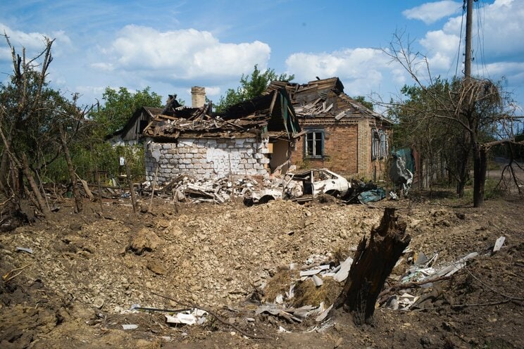 ウクライナ東部・トリエツクで破壊された家