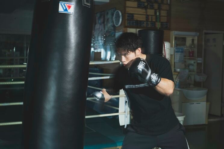 「目標はマイク・タイソン」ここまでオールKOで新人王、渡嘉敷勝男が惚れ込む21歳”怪物サウスポー”の正体_18