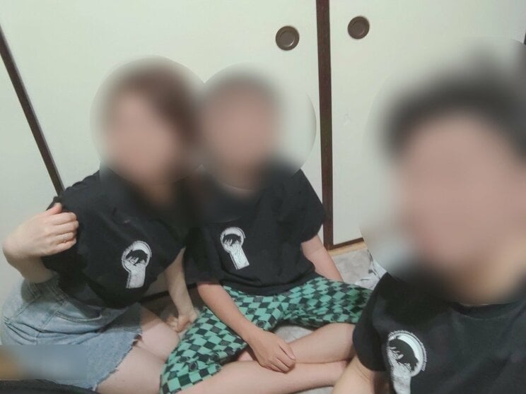 吉田さん（左）と義人くん（中央）とA（写真／吉田さん提供）