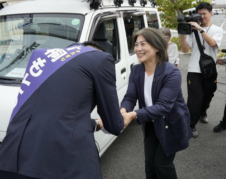 10月12日、伊東市議選で片桐基至候補の応援に駆け付けた田久保眞紀市長　撮影／集英社オンライン