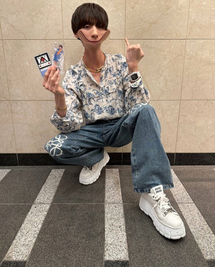 女性客と共謀し、男性から金を騙し取った疑いで逮捕された佐々木容疑者（本人SNSより）