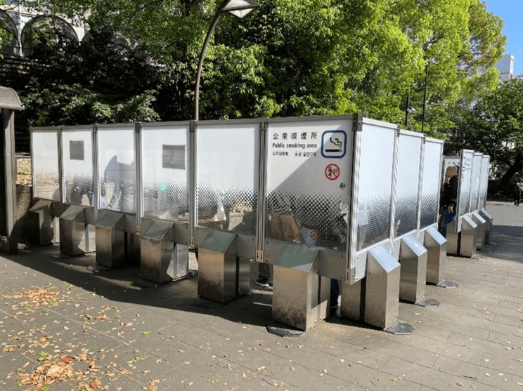 東京・上野公園の喫煙所