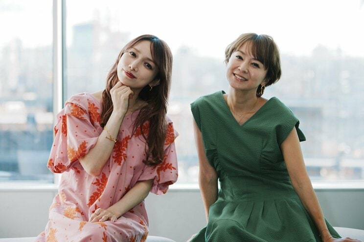 《鈴木亜美×後藤真希》「朝、家を出るとファンの人がいて、授業が終わるとそこにいる」「寝る時間も考える時間も落ち込む時間もなかった」あみーゴとゴマキが語る25年前のアイドル事情_8