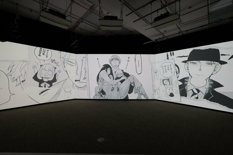 《潜入レポート》「SPY×FAMILY」初の展覧会が開催中。フォージャー家のリビング再現に、アーニャの百面相も。ミッションクリアで限定「ステラ」をゲットせよ！_3