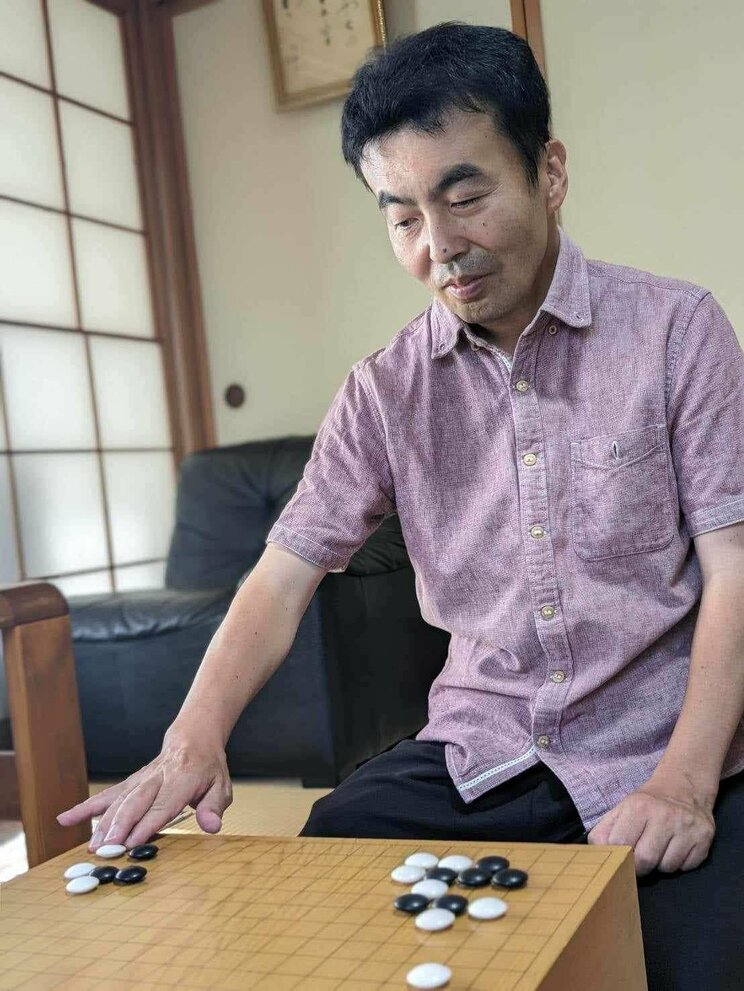 本能寺の変前夜の対局を研究する桑本晋平七段