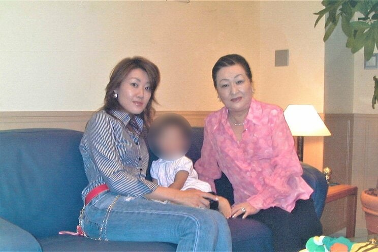 六星占術ブームを起こした細木数子さん（写真右）と娘のかおりさん（左）（写真／本人提供、以下同）