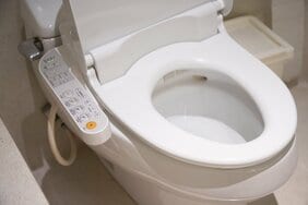 トイレの汚れは、親の老いを知るバロメーター 年末年始に帰省したら実家でやりたい小さな恩返し3選