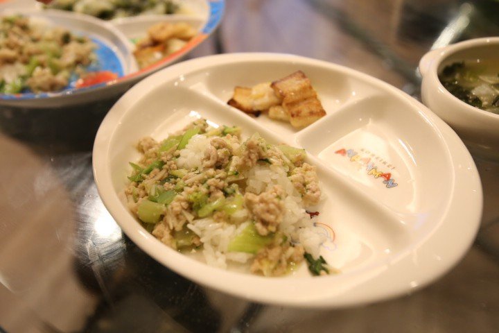 「給食費を学校の先生に立て替えてもらった」「トイレが遠くて夜は“おまる”で用足し」人気ママブロガー・元SDN48・光上せあらが経験した極貧と差別_27