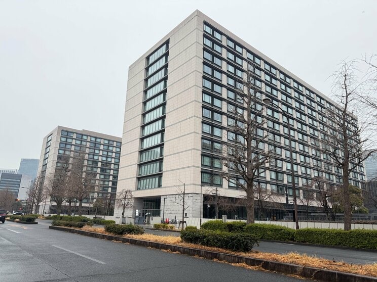 2月11日の議員会館、祝日だが多くの業者の出入りがあった