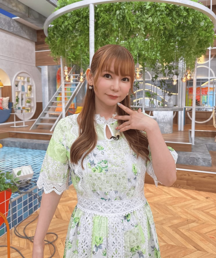 シャンソン歌手デビューするしょこたん（写真／本人Instagramより）