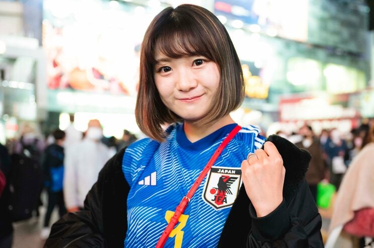 2022年カタールW杯の日本対ドイツ戦後、渋谷のスクランブル交差点で見かけた美女サポーター（写真／集英社オンライン編集部）