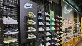スニーカー人気が高まった背景とは…実用と美意識のバランス感覚を10年前にパリジェンヌは予見していた?