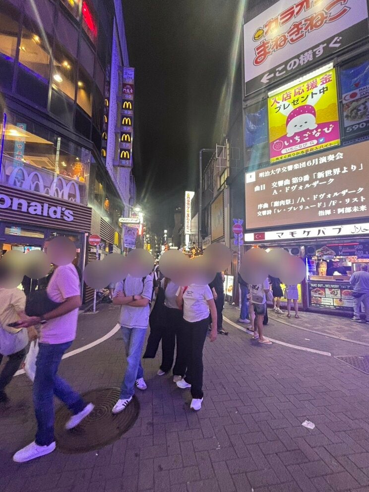 センター街には多くの外国人観光客が訪れていた（写真／集英社オンライン）