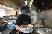 〈“視力ほぼゼロ”で挑むラーメン道〉プロボクサーとしてリングに居場所を見つけるも事故…そこから家族を養うため「埼玉ナンバーワン豚骨ラーメン店」をつくった店主の壮絶人生