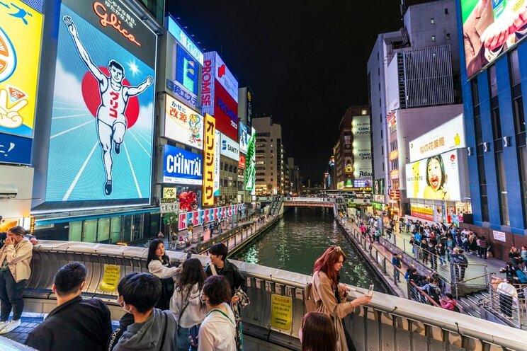 大阪の道頓堀にある戎橋も女性をナンパしてひかっけるスポットであったことから「ひっかけ橋」と呼ばれていた