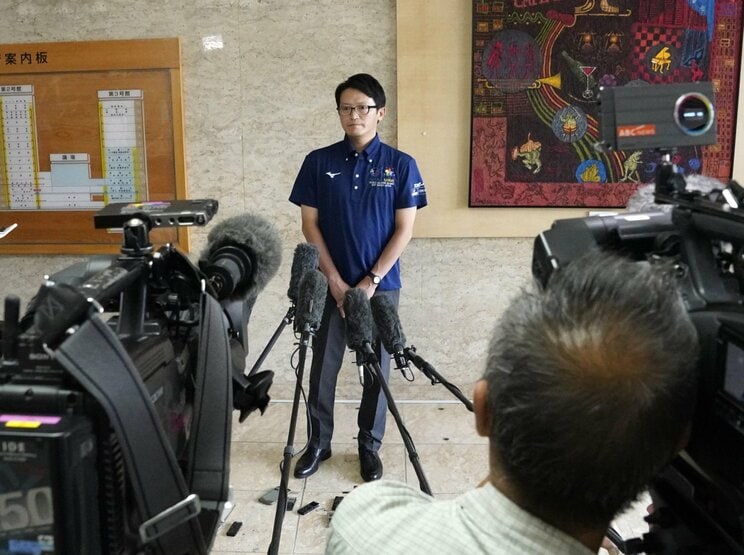 ８月8日、事情聴取されたとの報道を受け記者の質問に答える斎藤元彦知事（撮影／集英社オンライン）