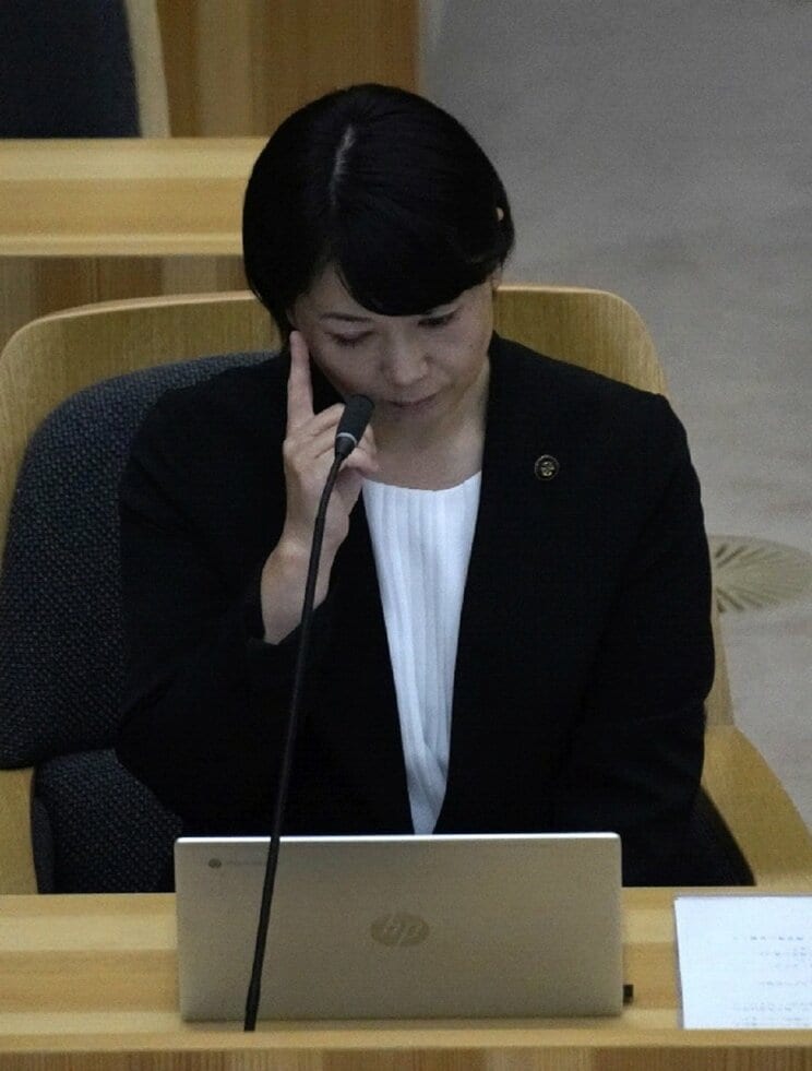 9月26日、前橋市議会本会議に出席した小川晶市長（撮影／集英社オンライン）