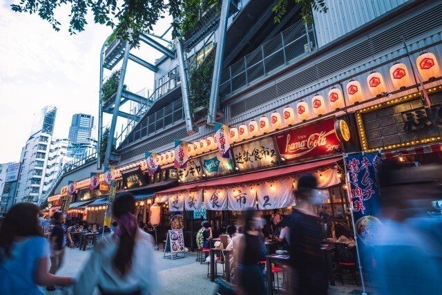 毎晩、多くの若者で賑わう渋谷横丁（写真はイメージ）