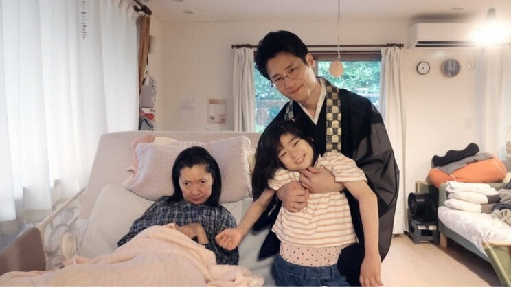 家族や周りの人の話をすると自然と優しい表情になる副住職の荒木貴弘さん