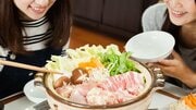 「生肉をつかんだ箸を鍋で消毒」はアリかナシか? 食中毒のリスクは? Xの大論争に専門機関の見解は
