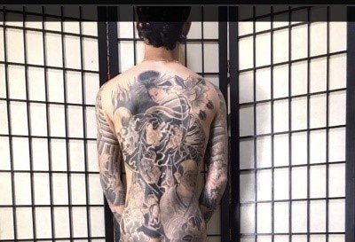 関根容疑者の刺青