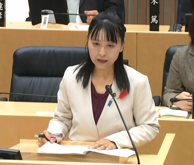 「性的ディープフェイク」の被害のもととなった市議会答弁時の村松議員の画像(写真／村松議員のXより引用)