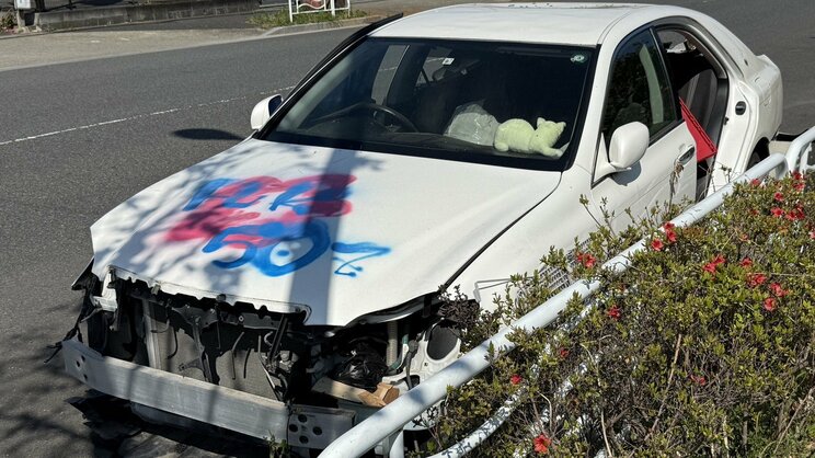 こちらの放置車両は損傷が激しく、もはや金銭的な価値は残されていないように見える（撮影／集英社オンライン）