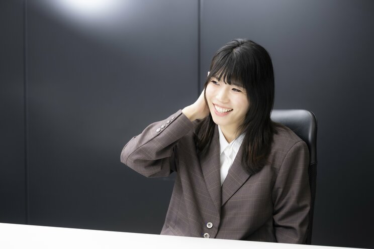 インタビュー中も笑いを忘れない紺野ぶるま（撮影／矢島泰輔）