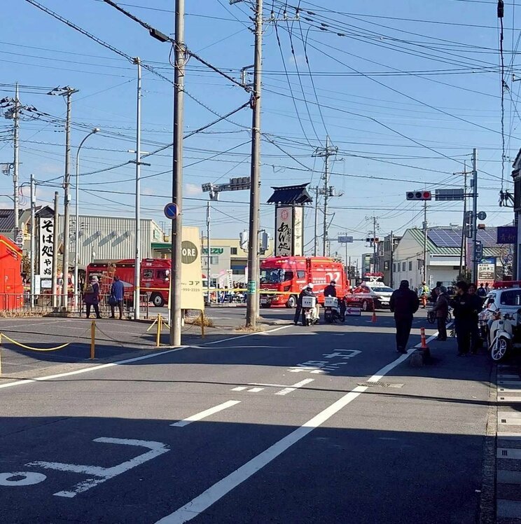 連日、消防隊員による救出活動が続いたが…（近隣住民提供）