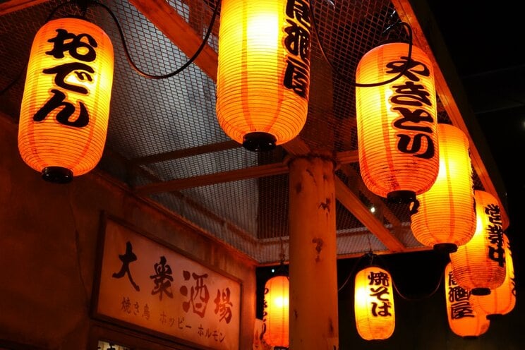 大衆酒場の赤ちょうちん（写真／PhotoAC）