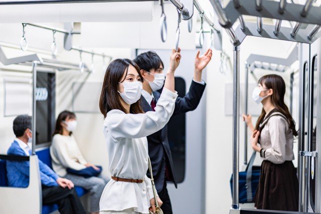 〈渋谷・若者100人に聞いた！〉3月13日以降も「マスクを着け続ける」は28％。様子見派が多数も「女子高生時代の思い出がマスクだらけなんて悲しい！ソッコーで外す～」との声も…_4