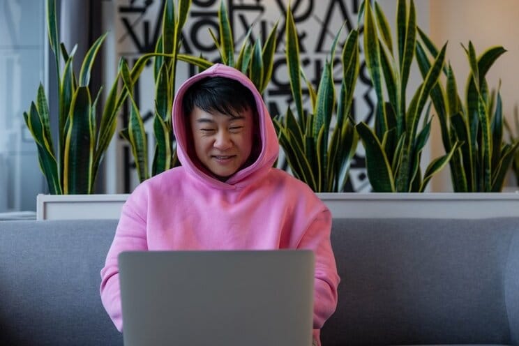 パーカーおじさんのイメージ写真（写真／shutterstock）