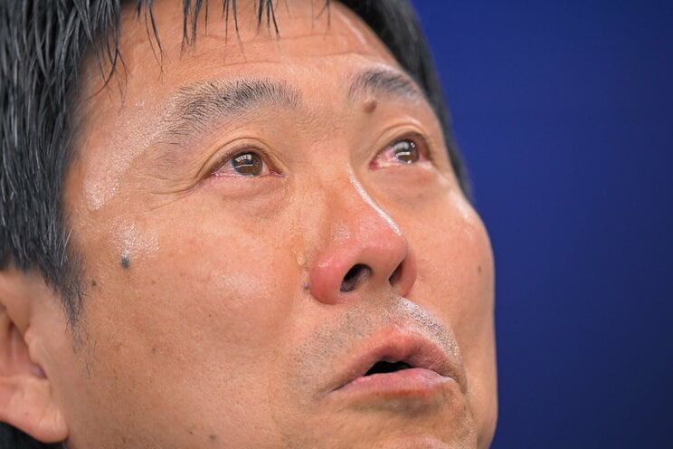 「君が代」の斉唱で目を潤ませる森保監督（写真／JMPA）