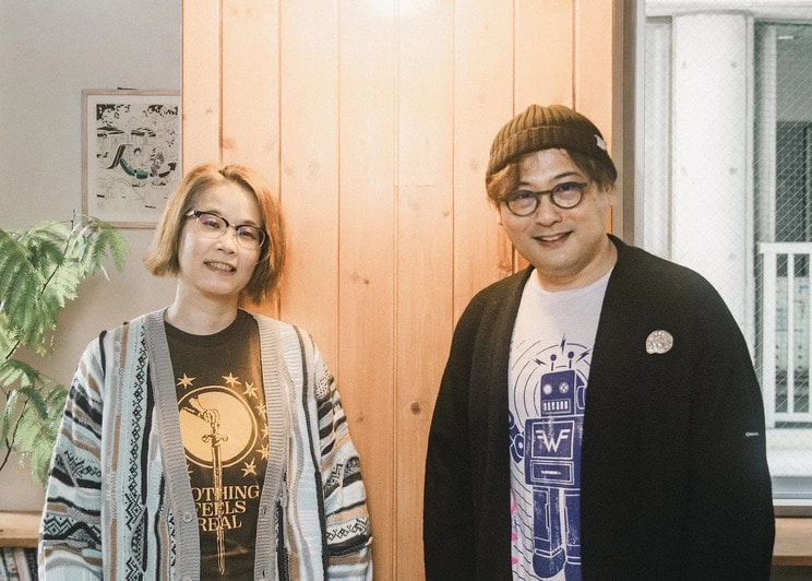 津村記久子（左）、岡野大嗣（右）