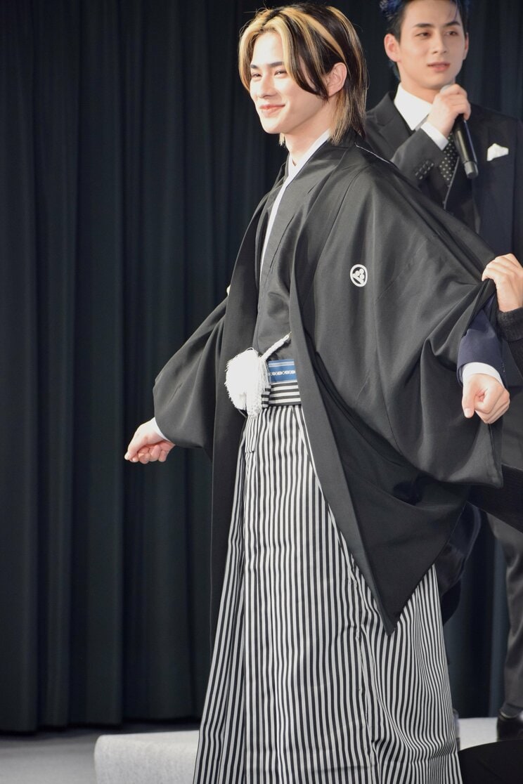 INIが洋服の青山 フレッシャーズスーツ新CMキャラクターに。新成人の松田はスーツの上に袴で登場【メンバー全員のソロカットあり】_2