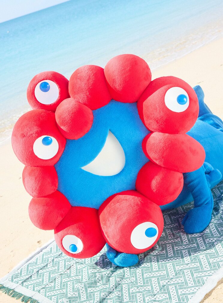 ミャクミャク1stグラビア写真集『I myaku you.』の先行カット（写真／EXPO2025ミャクミャク【公式】より）