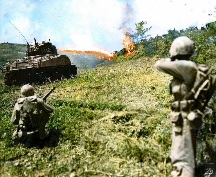 〈終戦81年〉出撃前の特攻隊、原爆のきのこ雲、火炎放射器で焼かれる沖縄…AI技術と対話をもとにカラー化した写真が繋ぐ“過去と現在”_48