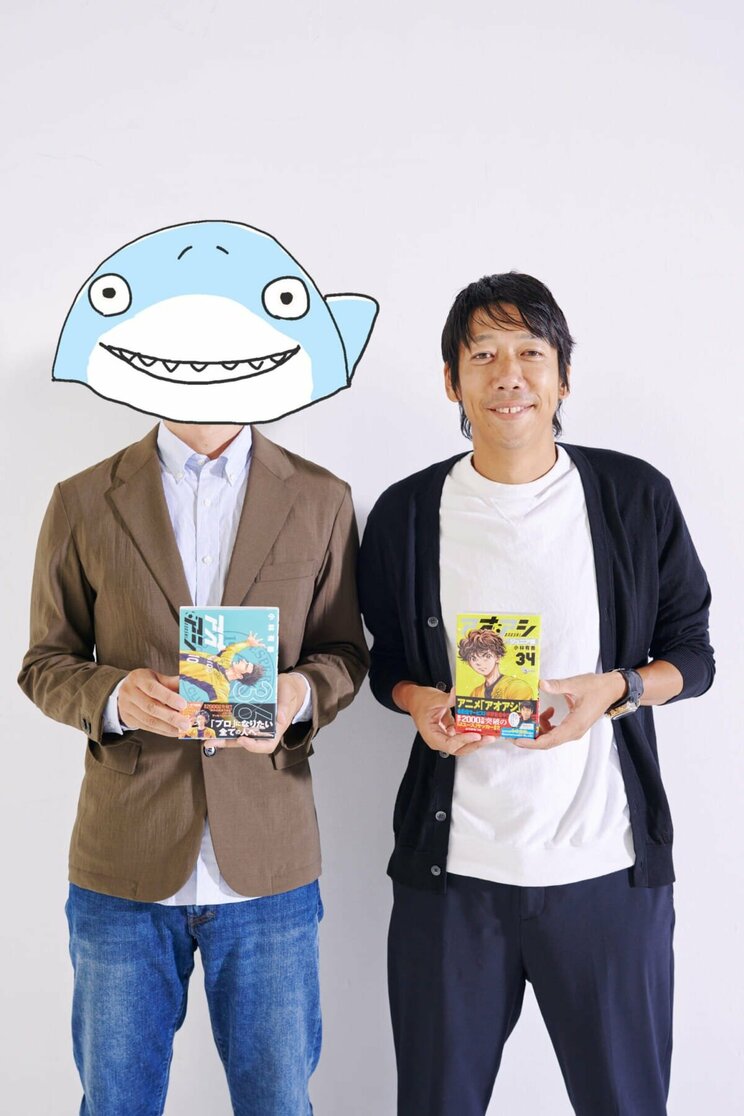 中村さんが持つのは、総ルビで読みやすく中村さんのインタビューも満載の「ジュニア版」です。